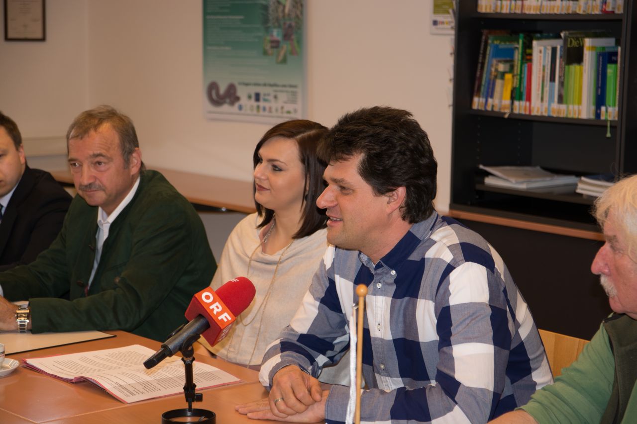 Great Bustard LIFE Project leader Mr. Rainer Raab at the Press Conference © Förderverein Großtrappenschutz e.V.